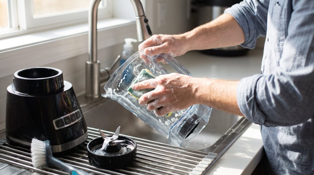 Cómo limpiar la licuadora y quitarle el mal olor: desde el motor hasta el vaso, según fabricantes