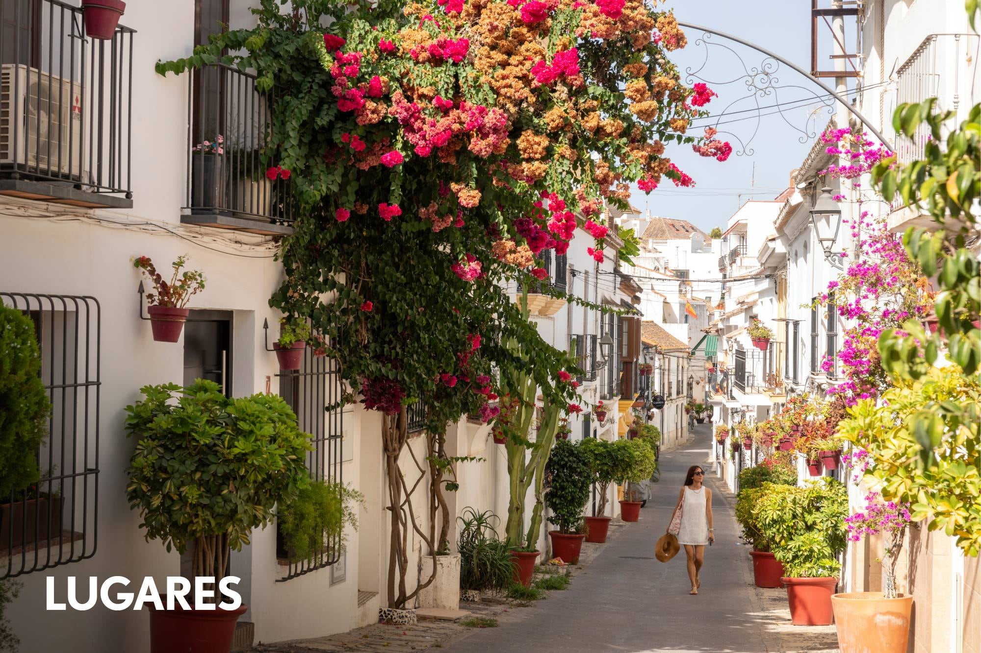 El secreto de la Costa del Sol: playas infinitas, calles con flores y una vida frente al mar