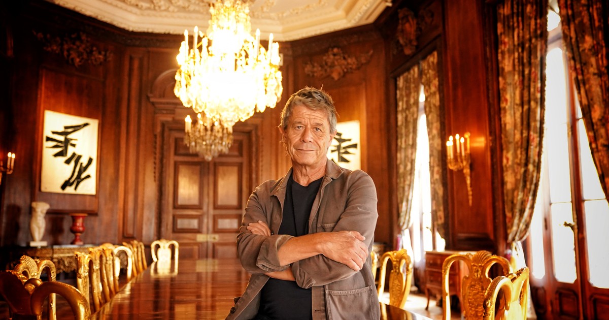 Queremos tanto a Emmanuel Carrère: crónica de su paso por Buenos Aires