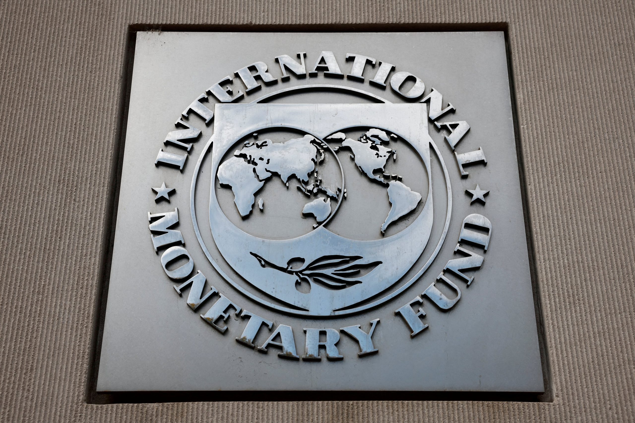 El staff del FMI aprobó la tercera revisión del acuerdo con la Argentina y allanó el camino para un desembolso de USD 900 millones