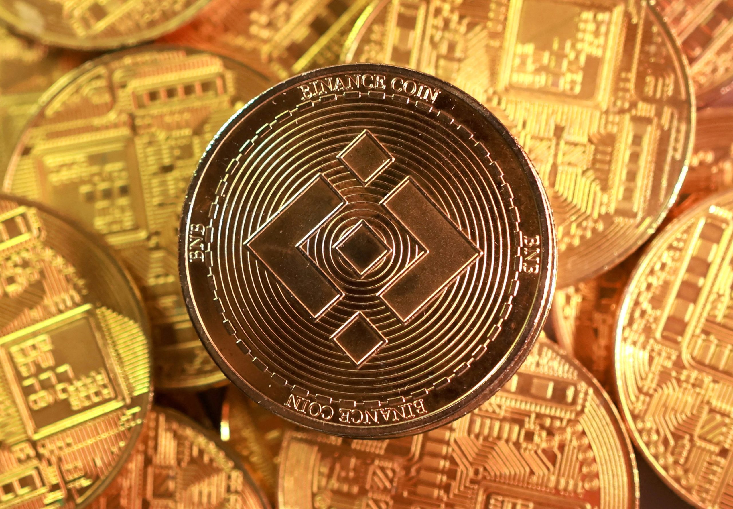 El mercado de criptomonedas cayó tras el informe de Binance sobre el hackeo a la plataforma: el bitcoin y BNB se deprecian
