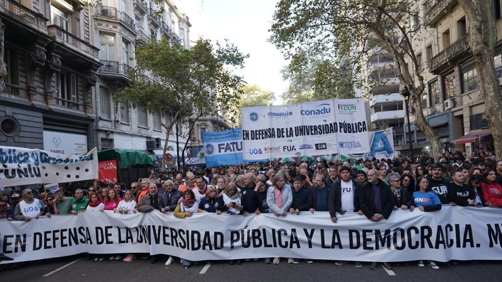 Tierras, industria y universidades, los reclamos y protestas de sindicatos y piqueteros previstos para octubre