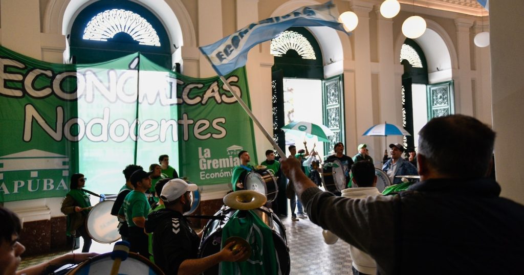 Financiamiento Universitario: la Justicia suspendió las multas al Gobierno por la actualización de los salarios docentes