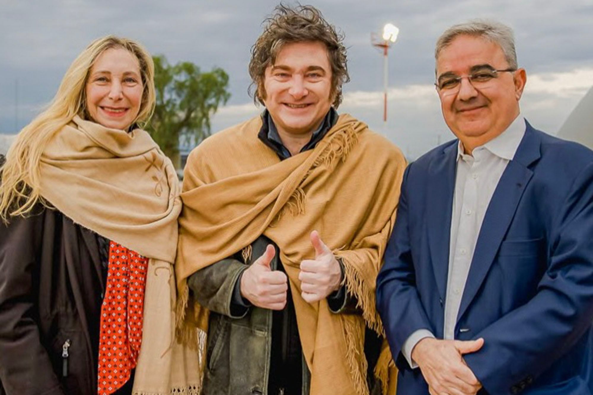 Javier Milei llegó a Catamarca, donde recorrerá una mina de litio del RIGI con un aliado peronista