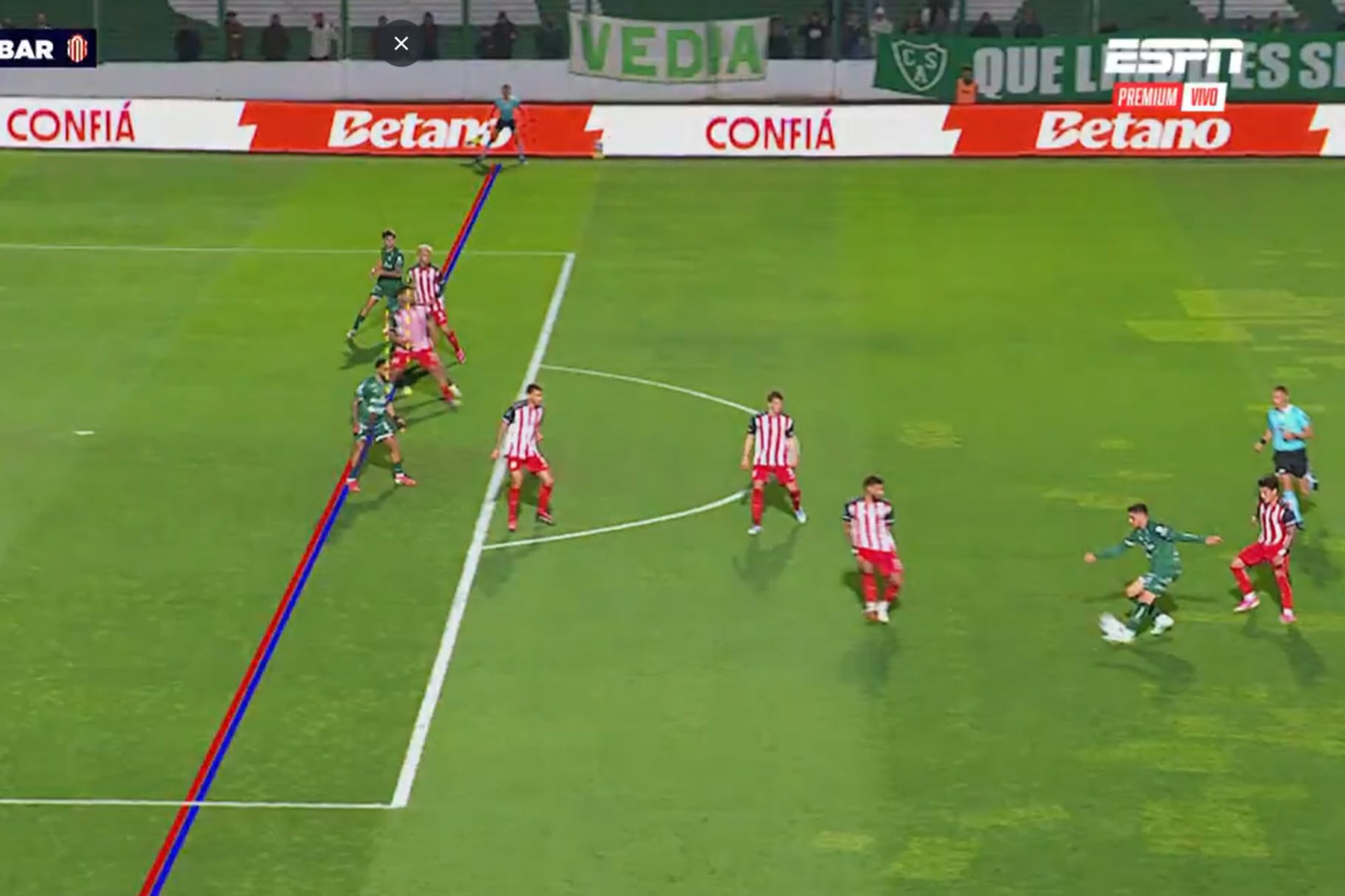 Sarmiento le ganaba a Barracas Central con un golazo, pero el VAR llamó al árbitro Zamora para anularlo