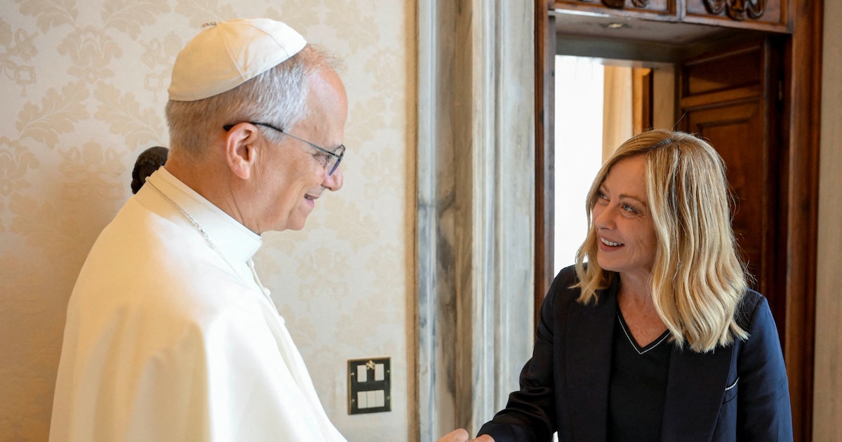 Giorgia Meloni expresó su apoyo al papa León XIV y destacó la “serenidad” con la que anunció la operación a la que debe someterse