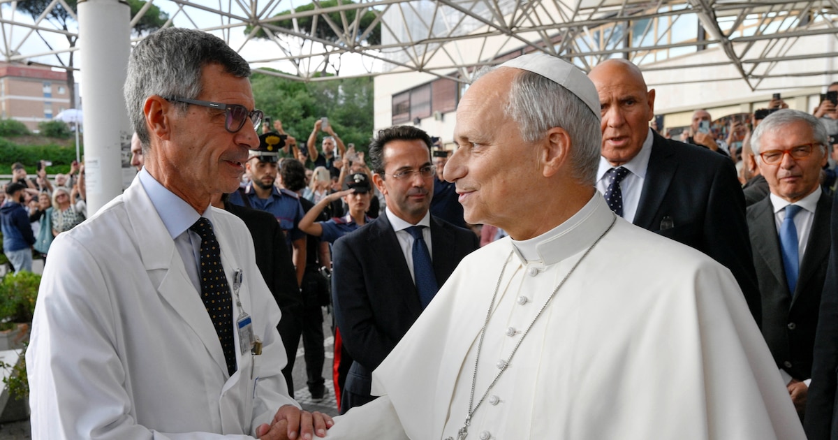 El cirujano que operó a León XIV dijo que “no hay motivos clínicos” para que el papa suspenda su gira por América Latina