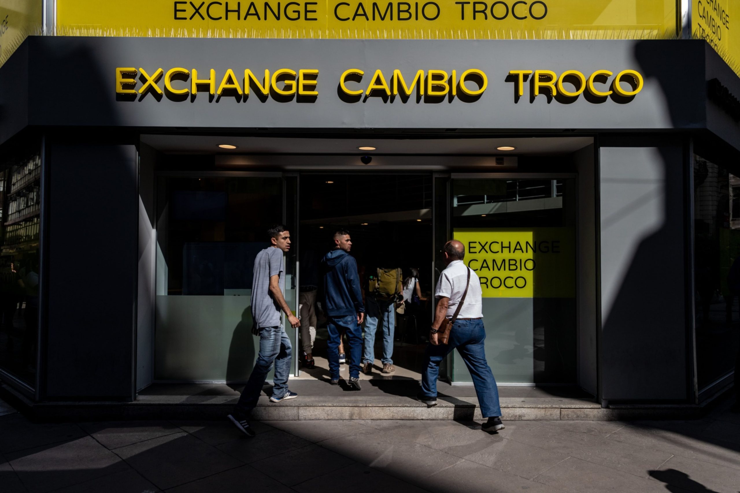 Efecto Lula: los dólares financieros se acercan a los $1.700 y la brecha cambiaria subió a 7,5 por ciento