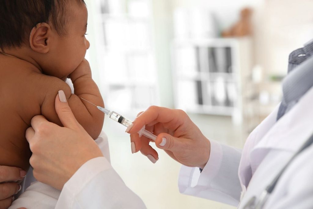 Nuevas pautas de los CDC podrían dejar a los bebés vulnerables a la hepatitis B, advierte un estudio