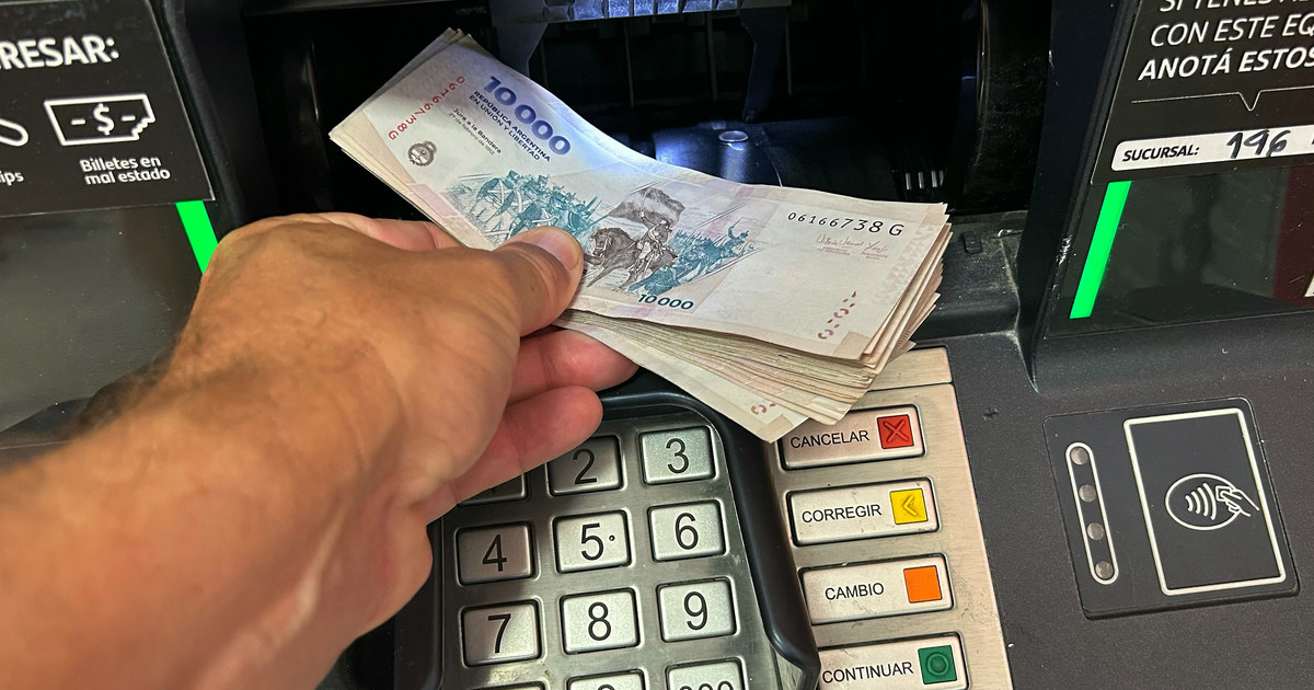 Según el Banco Provincia, el 36% de los empleados privados se queda sin saldo en su caja de ahorro el día 10 de cada mes