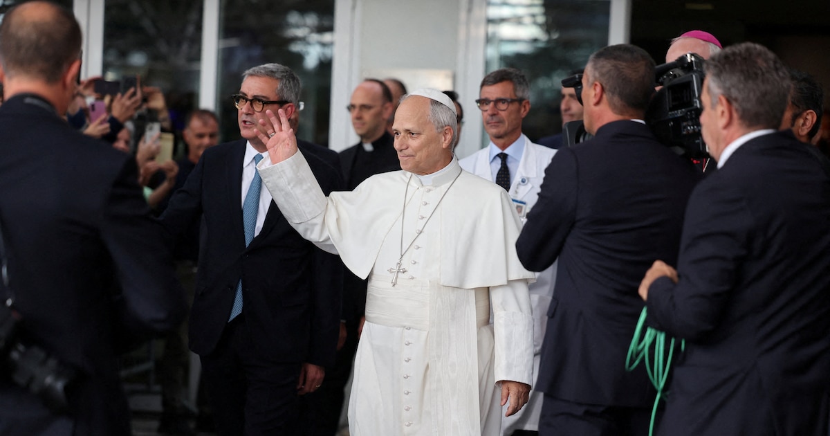 El papa León XIV salió del hospital tras ser dado de alta