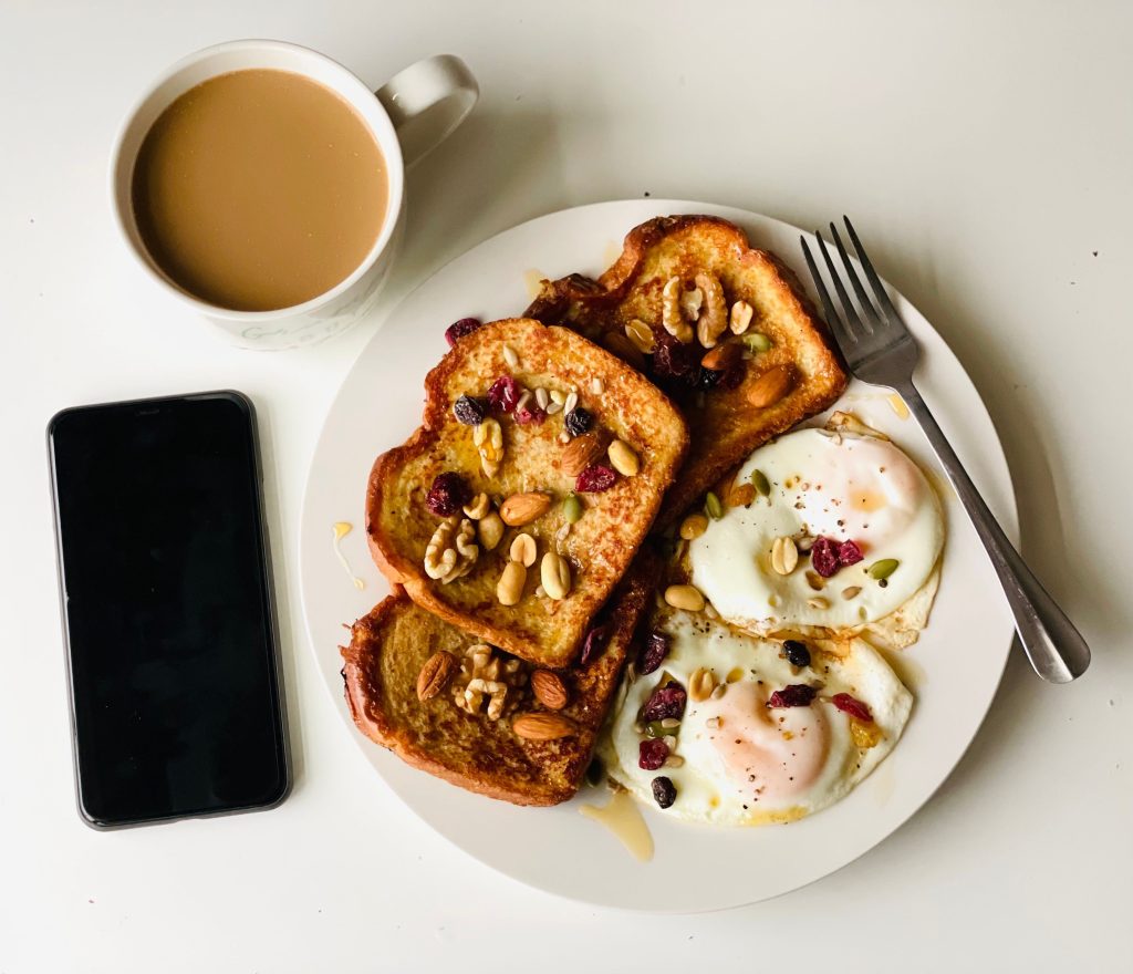Los nutricionistas coinciden: “A los 50 el desayuno ideal es una tostada de pan de masa madre con huevo cocido y café con leche vegetal”