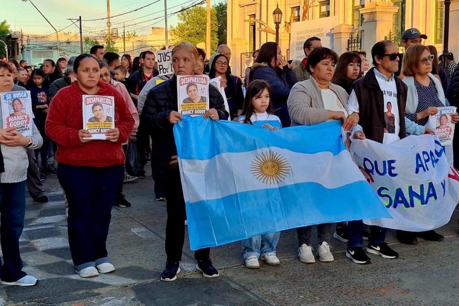 Una multitud marchó en silencio por el femicidio de Nancy Godoy en Corrientes: “Que se haga Justicia y no vuelva a pasar”