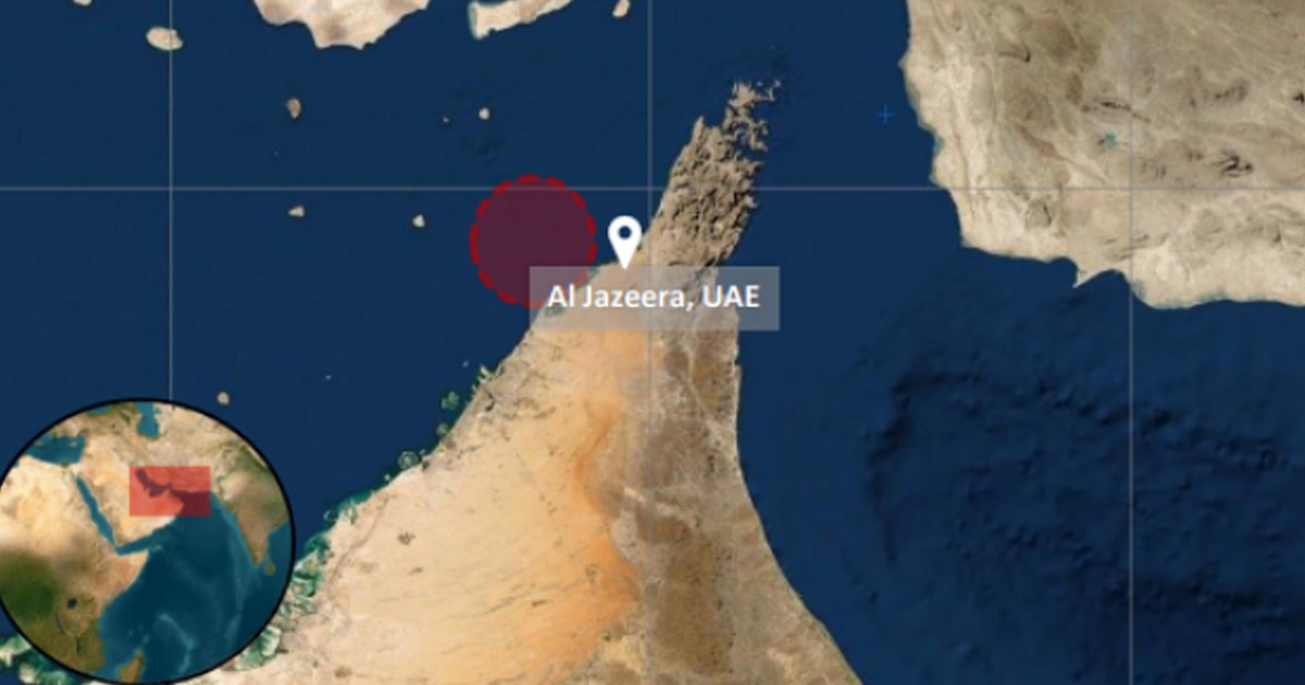 Un proyectil impactó contra un buque frente a los Emiratos Árabes Unidos y provocó un incendio