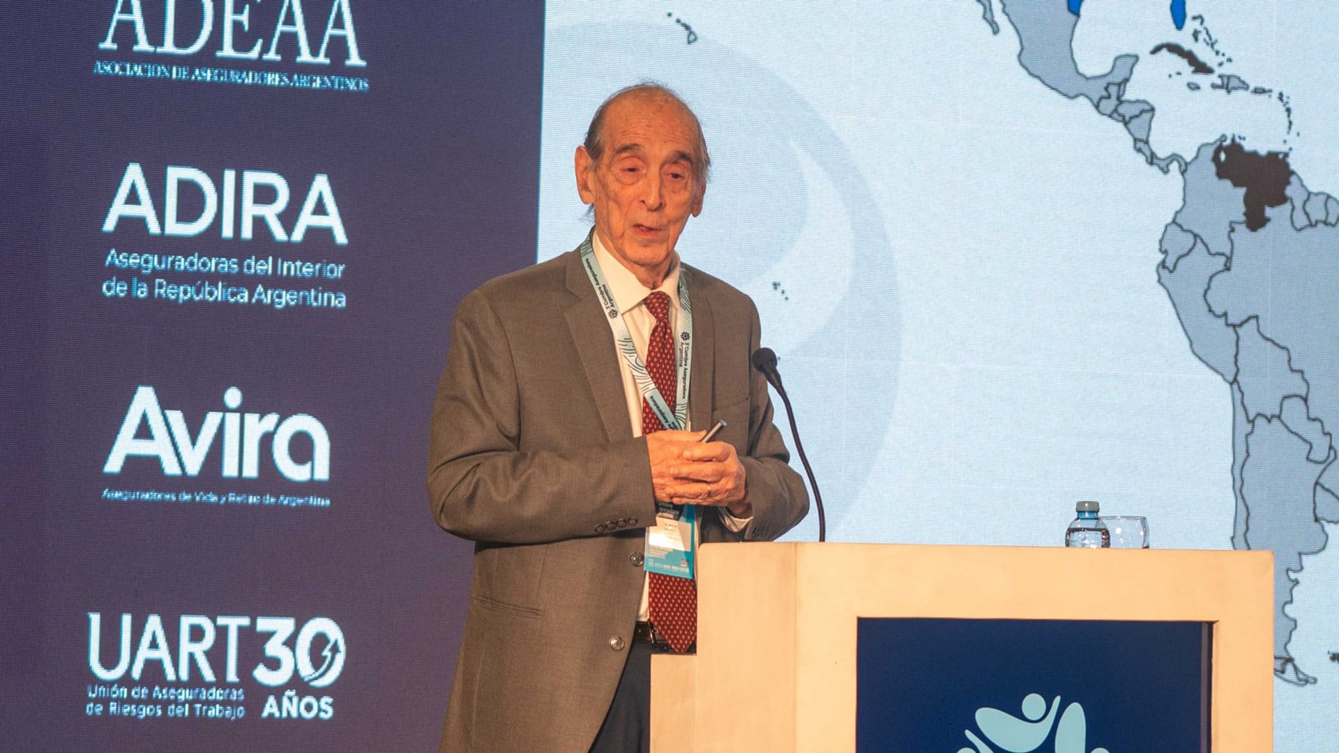 Arriazu volvió a criticar la forma en que acumula reservas el BCRA: “No debería comprar tanto a costa del crédito interno”