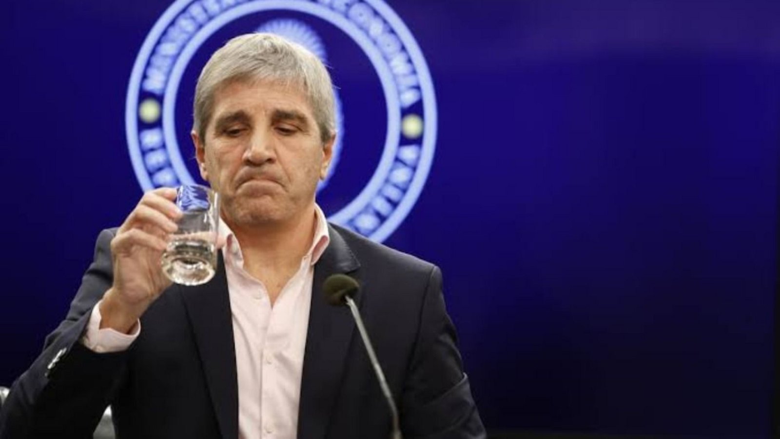 Caputo empezó a liquidar dólares en un intento de calmar a los mercados