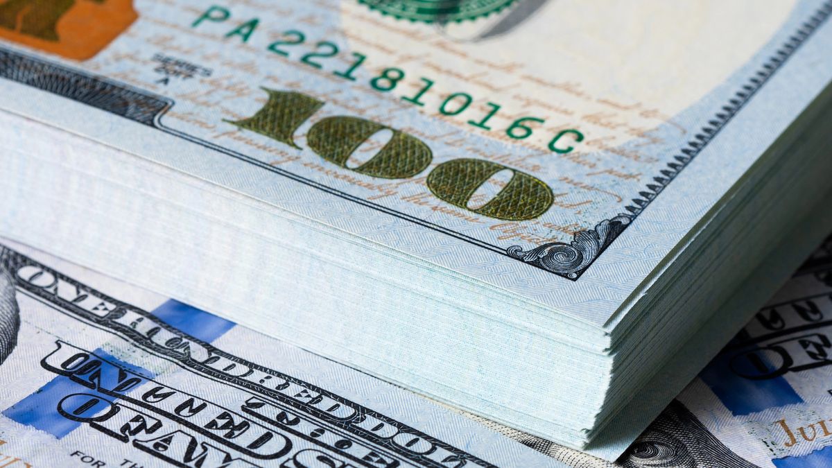 El dólar blue bajó primera vez en cuatro jornadas luego de tocar su máximo histórico nominal