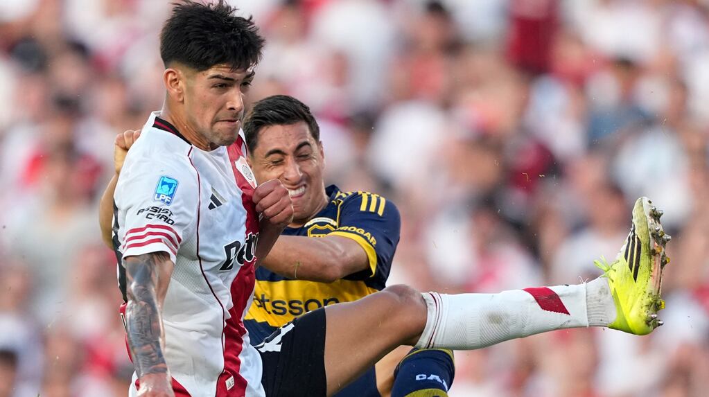 La AFA presentó una pelota especial para el Superclásico: tiene un homenaje a Maradona y Messi