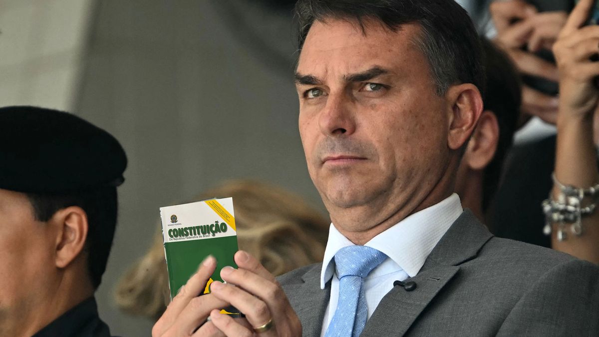 Los cambios en la Constitución que planea Flávio Bolsonaro y que agitaron las elecciones en Brasil