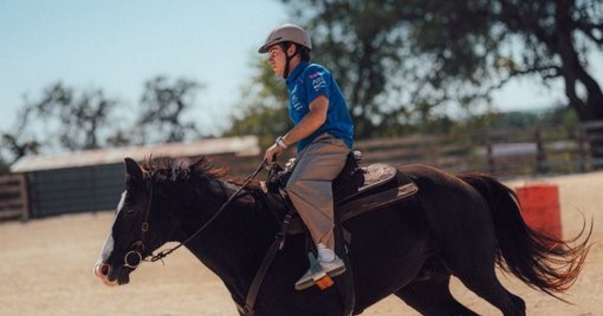 Colapinto en "modo cowboy": qué hacía el piloto de Alpine cabalgando en la previa del Gran Premio de Estados Unidos
