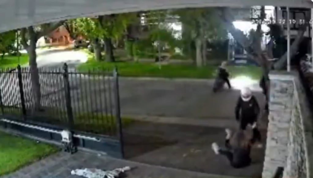 El desesperado pedido de una mujer a un delincuente que intentó robarle cuando llegaba a su casa: “Dejame, no tenemos nada”