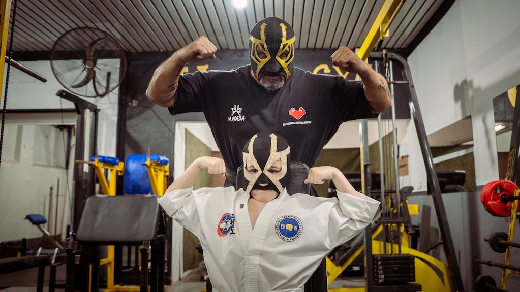 Tiene 8 años, es el hijo de “La Masa” y sueña con superar a su papá: “Quiero ser luchador”