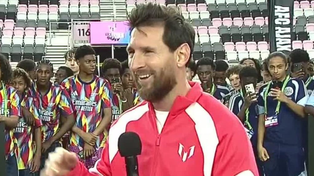 El divertido momento de Lionel Messi en la inauguración de la Messi Cup: “La hice re larga, ¿no?”