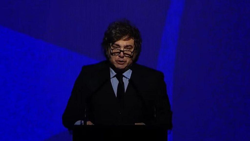 En la Fundación Faro, Javier Milei apuntó contra la migración en Europa y remató: "América irá al rescate de Occidente"