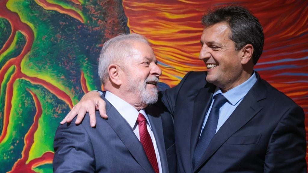 Sergio Massa le pidió a Javier Milei que reconozca el triunfo de Lula y habló de una "bocanada de ánimo" en el peronismo