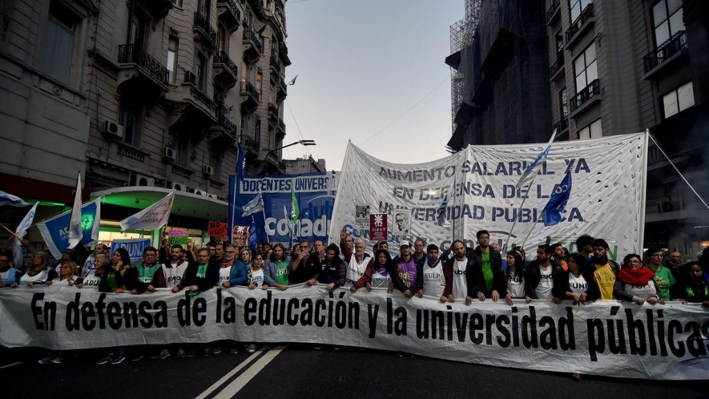 La Justicia suspendió la multa diaria de $100.000 al jefe de Gabinete por el Financiamiento Universitario