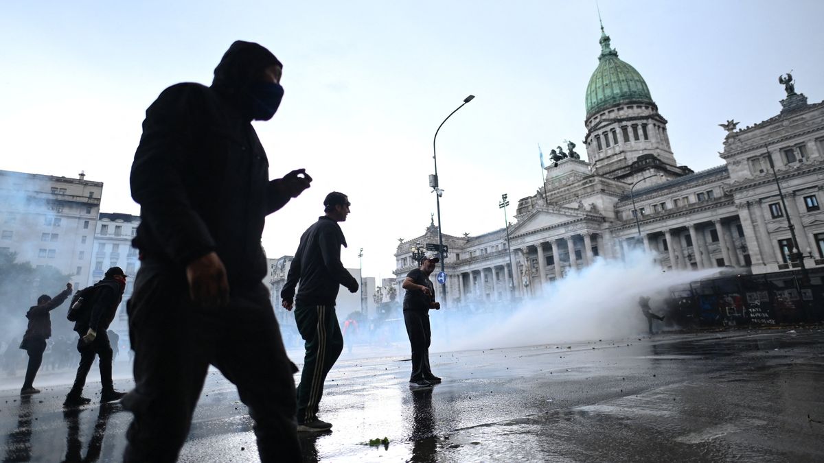 El Gobierno denunció penalmente a los manifestantes por los incidentes frente al Congreso