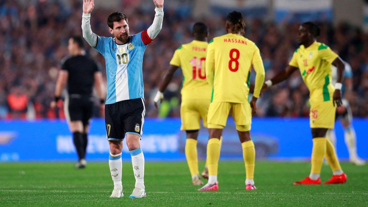 El Monumental se rindió ante Messi: el histórico homenaje que recibió en el minuto 10