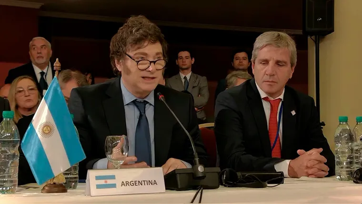 Javier Milei descartó la salida del Luis Caputo y se mostró confiado sobre una reelección