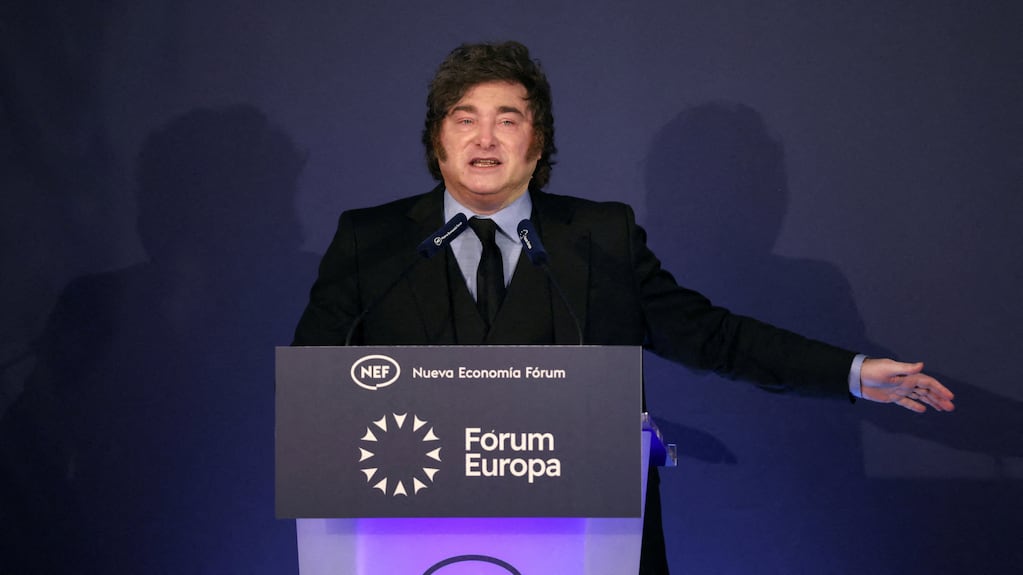 Javier Milei reconoció que la economía se desacelera y vinculó la suba del riesgo país con la incertidumbre electoral y el contexto global