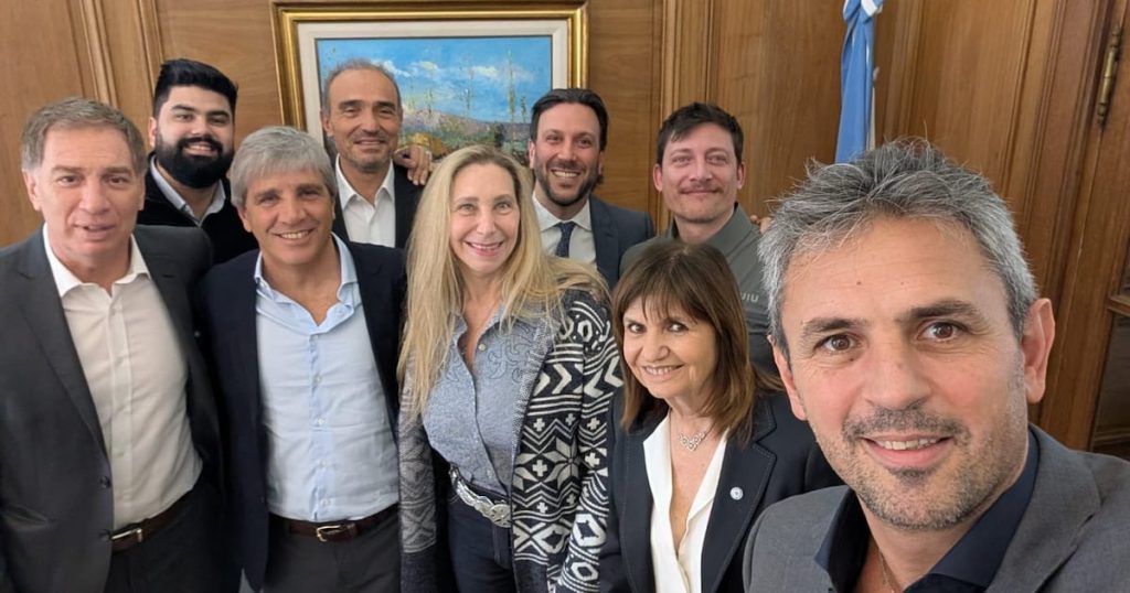 El ocaso de la mesa política