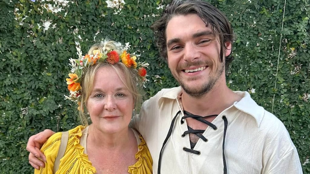 La mamá de RJ Mitte rompió el silencio sobre la muerte del actor de Breaking Bad y apuntó contra la novia de su hijo