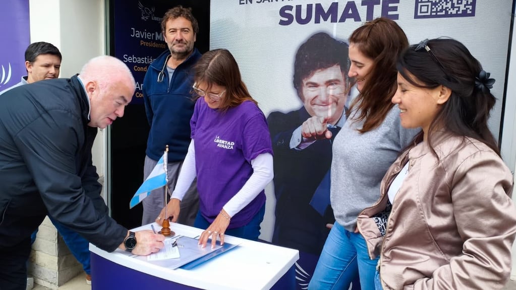Con la mira puesta en las elecciones 2027, La Libertad Avanza salió a buscar afiliados en los municipios bonaerenses