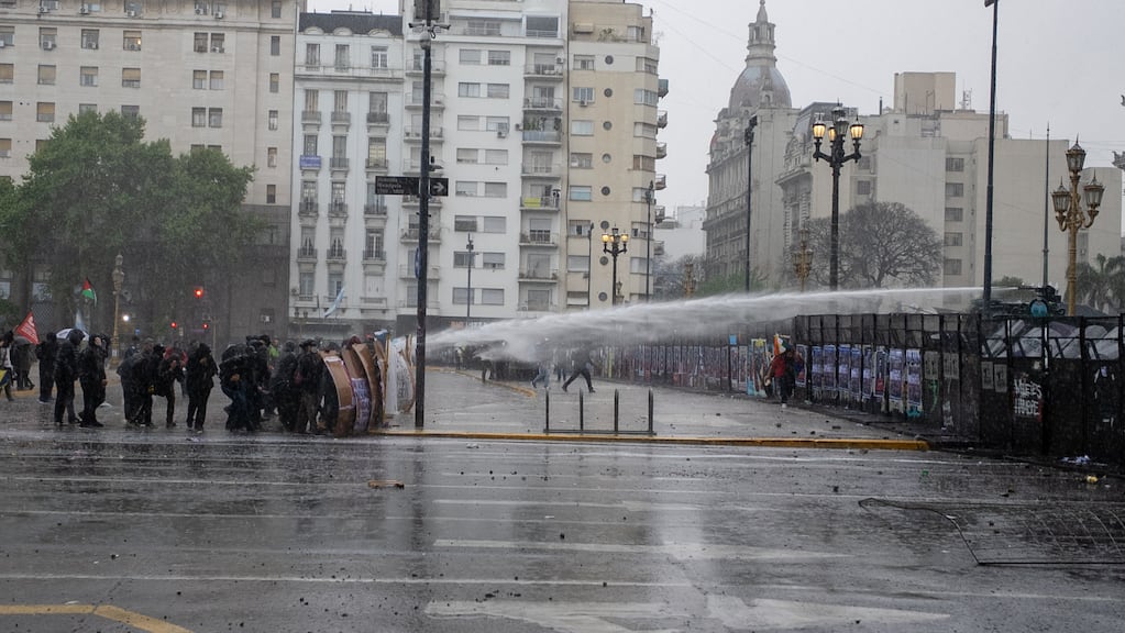 La casta sindical agita las protestas y el kirchnerismo suma una polémica con la amenaza de crear un “Ministerio de la Venganza”