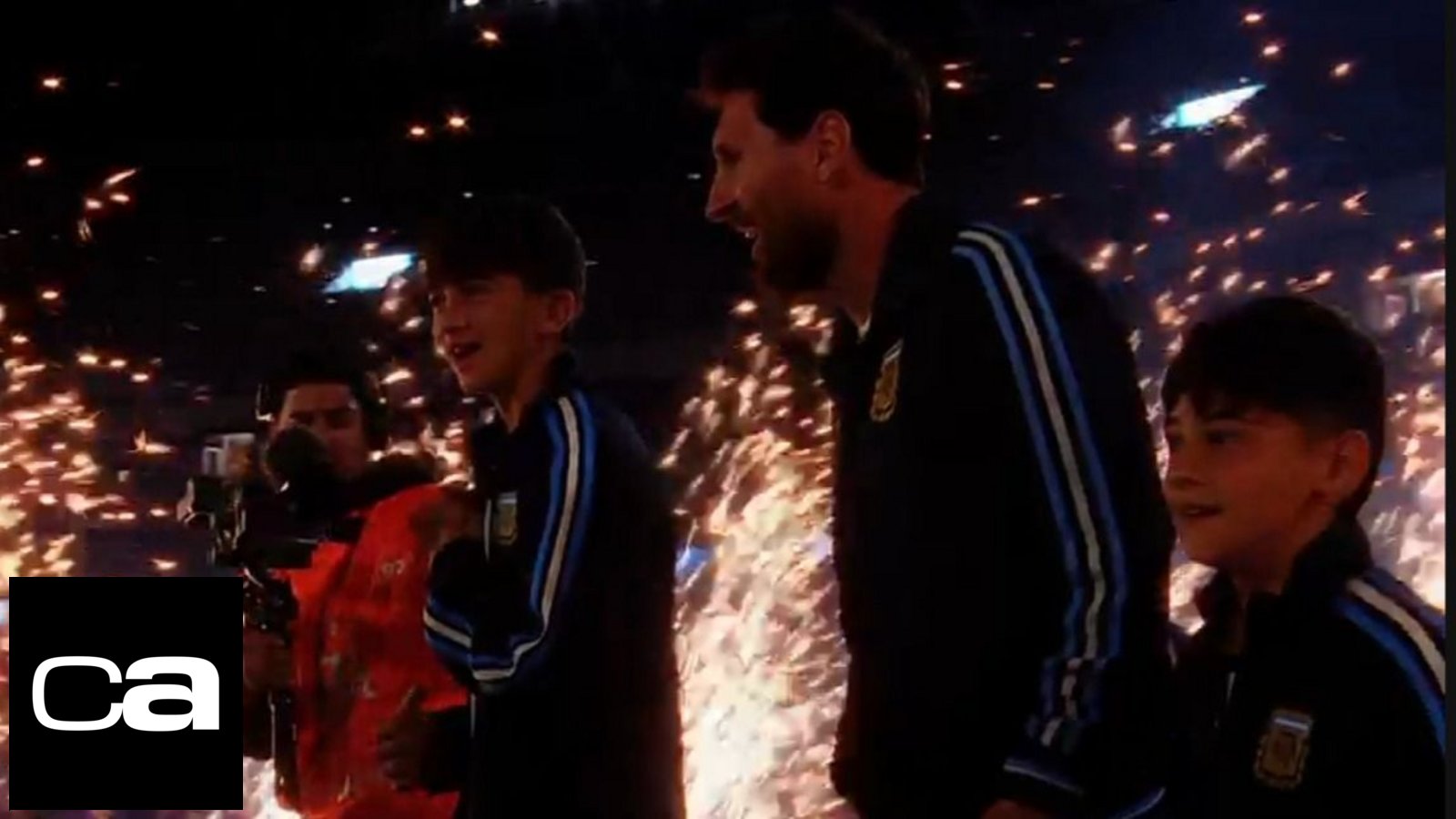 La emoción de los hijos de Messi al escuchar el himno en su despedida de la Selección Argentina